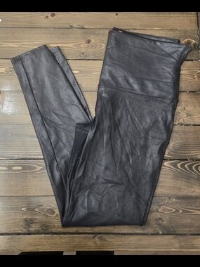 SPANX Shapewear And Slimming Faux Leather Leggings in Black Size 1x